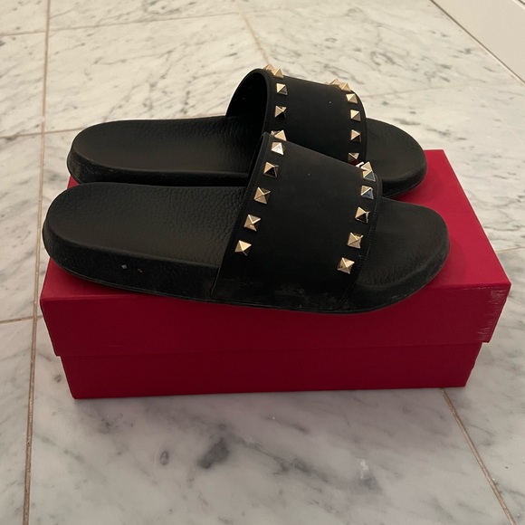 VALENTINO GARAVANI Black Rockstud Slides - Picture 1 of 4